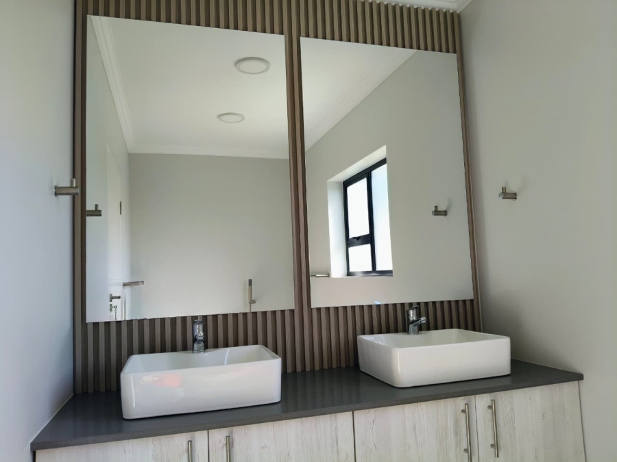 3 Bedroom Property for Sale in Paradise Beach Eastern Cape
